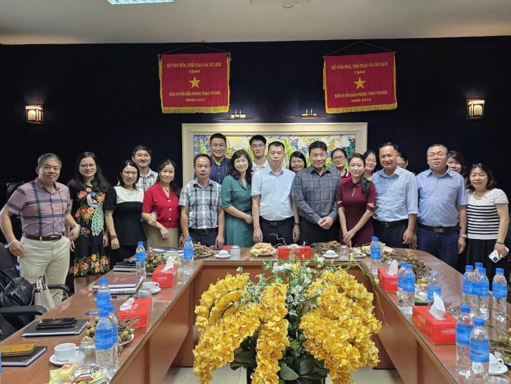 Ban giám đốc mới cùng đội ngũ cán bộ quản lý của Trung tâm Điện ảnh văn hóa, Thể thao và Du lịch Việt Nam.