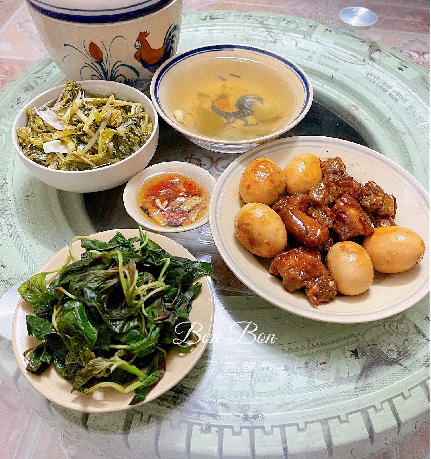 Dưa chua - Thịt kho trứng - Rau dền luộc 