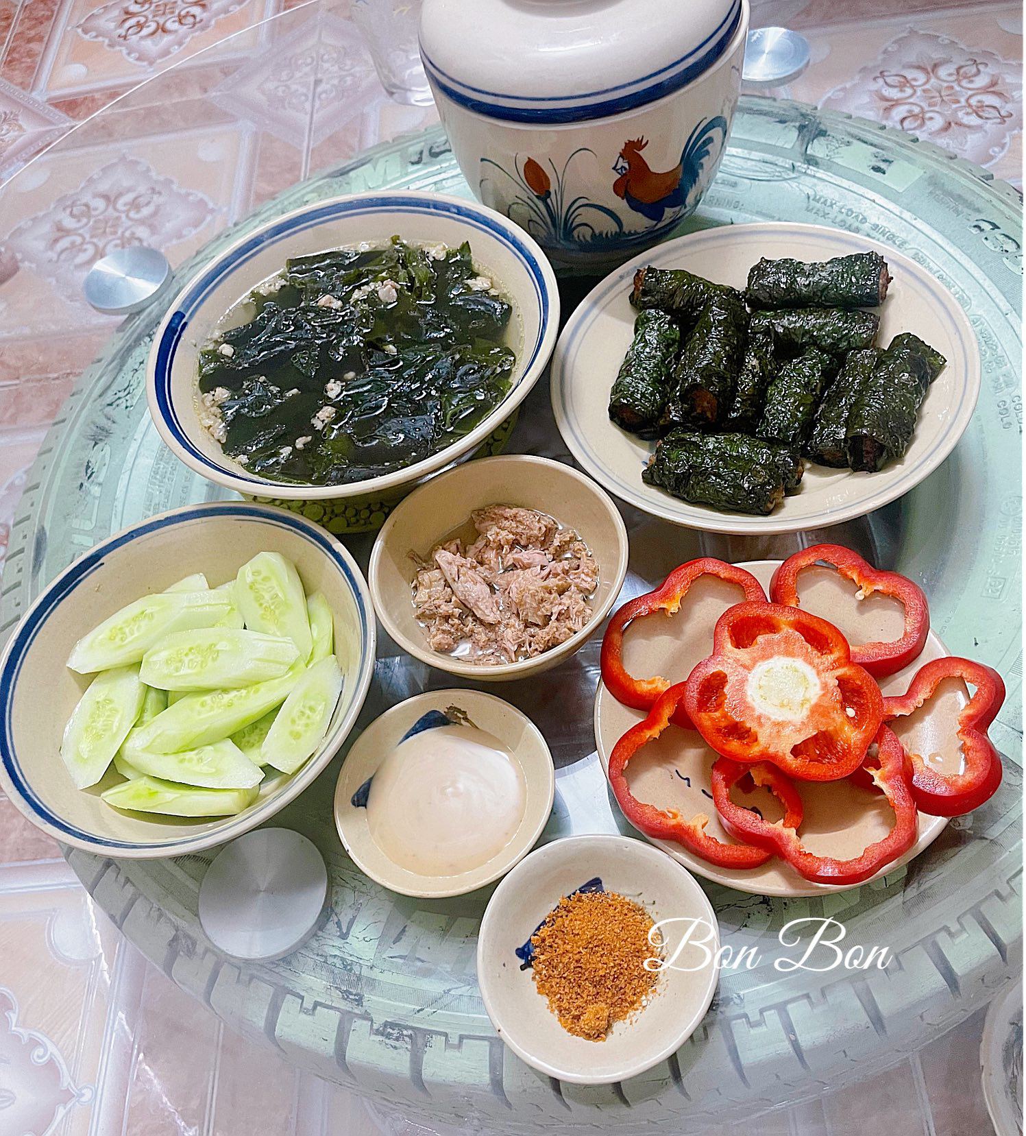 Canh rau gót nấu thịt - Cá ngừ - Thịt cuốn lá lốt - Ướt chuông