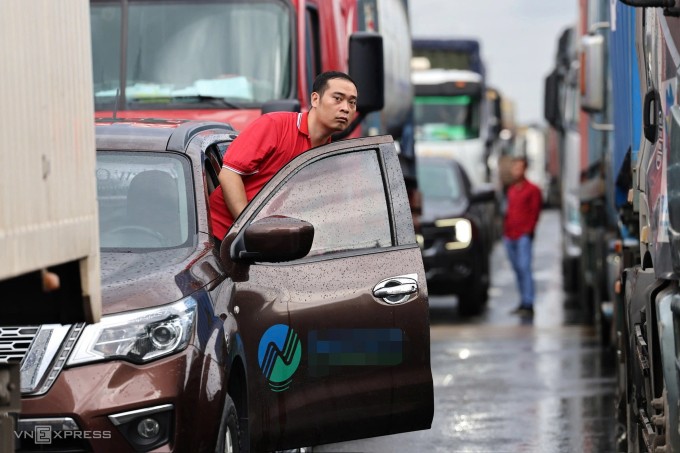 Ùn tắc kéo dài ở đường vào cao tốc Long Thành - Dầu Giây khi tuyến này đóng để sửa chữa, tháng 7/2025. Ảnh: Quỳnh Trần