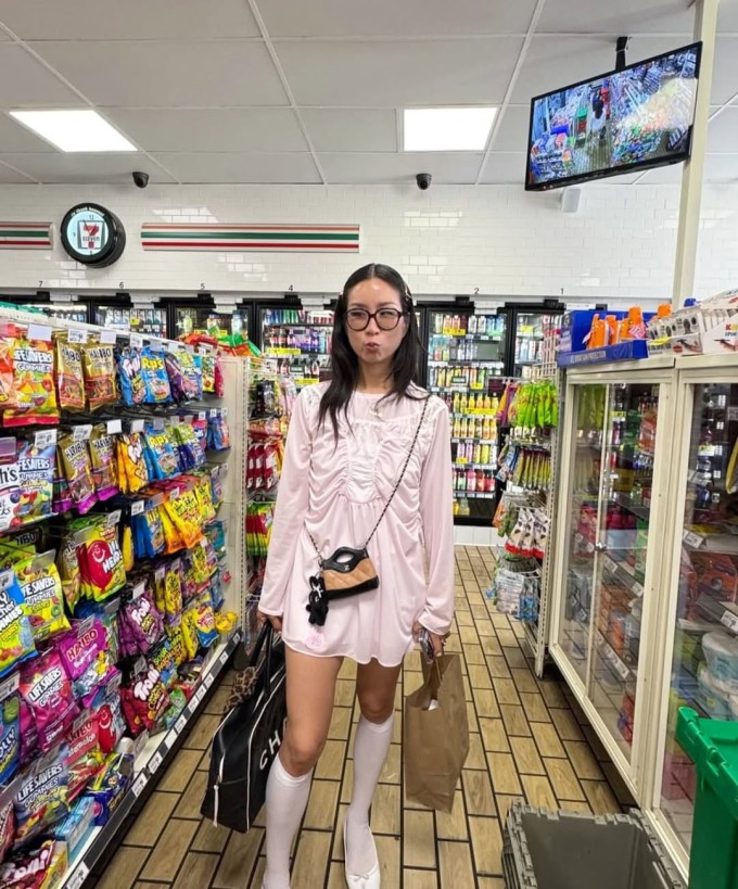 Một cô gái diện váy satin với phần thân trước biến tấu từ quần lót. Ảnh: Instagram estherbunny