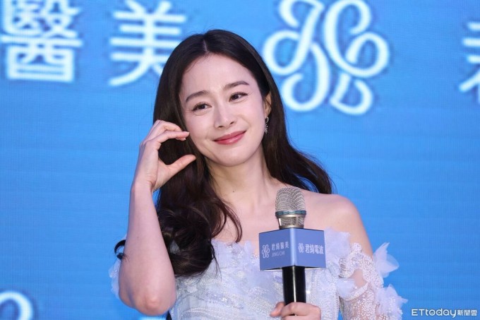 Nữ diễn viên 45 tuổi học cách chấp nhận những thay đổi của cơ thể theo tuổi tác và tìm thấy nét đẹp riêng trong từng giai đoạn. Ảnh: ETToday