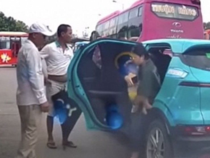 Luật sư phân tích vụ nhóm người chặn taxi, đuổi phụ nữ bế con khỏi xe ở Thái Nguyên