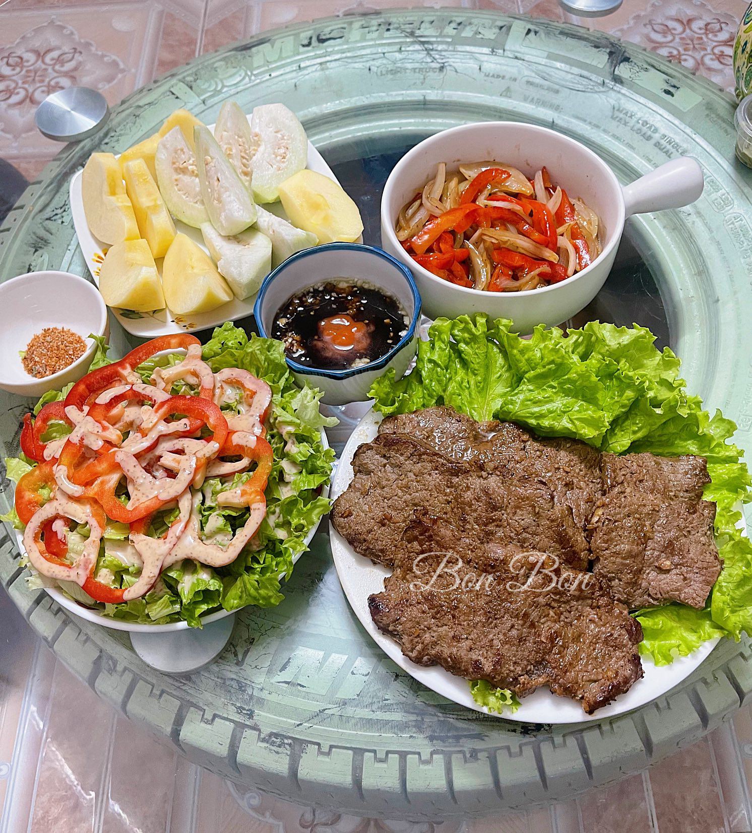 Bò bít tết - Salad