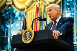 Ông Trump tung đòn thuế 100%, các “ông lớn” chip toàn cầu phản ứng ngay lập tức