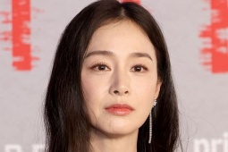 Kim Tae Hee không thoát được ống kính hung thần