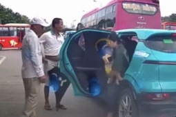 Tin tức trong ngày - Luật sư phân tích vụ nhóm người chặn taxi, đuổi phụ nữ bế con khỏi xe ở Thái Nguyên