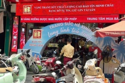 Giá vàng chiều 8/8/2025: Tăng dựng đứng lên mức cao nhất lịch sử, bất ngờ cảnh mua bán tại phố vàng