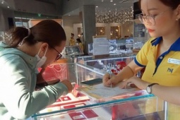 Giá vàng hôm nay 8-8: Bứt phá mạnh mẽ, chạm đỉnh hai tuần