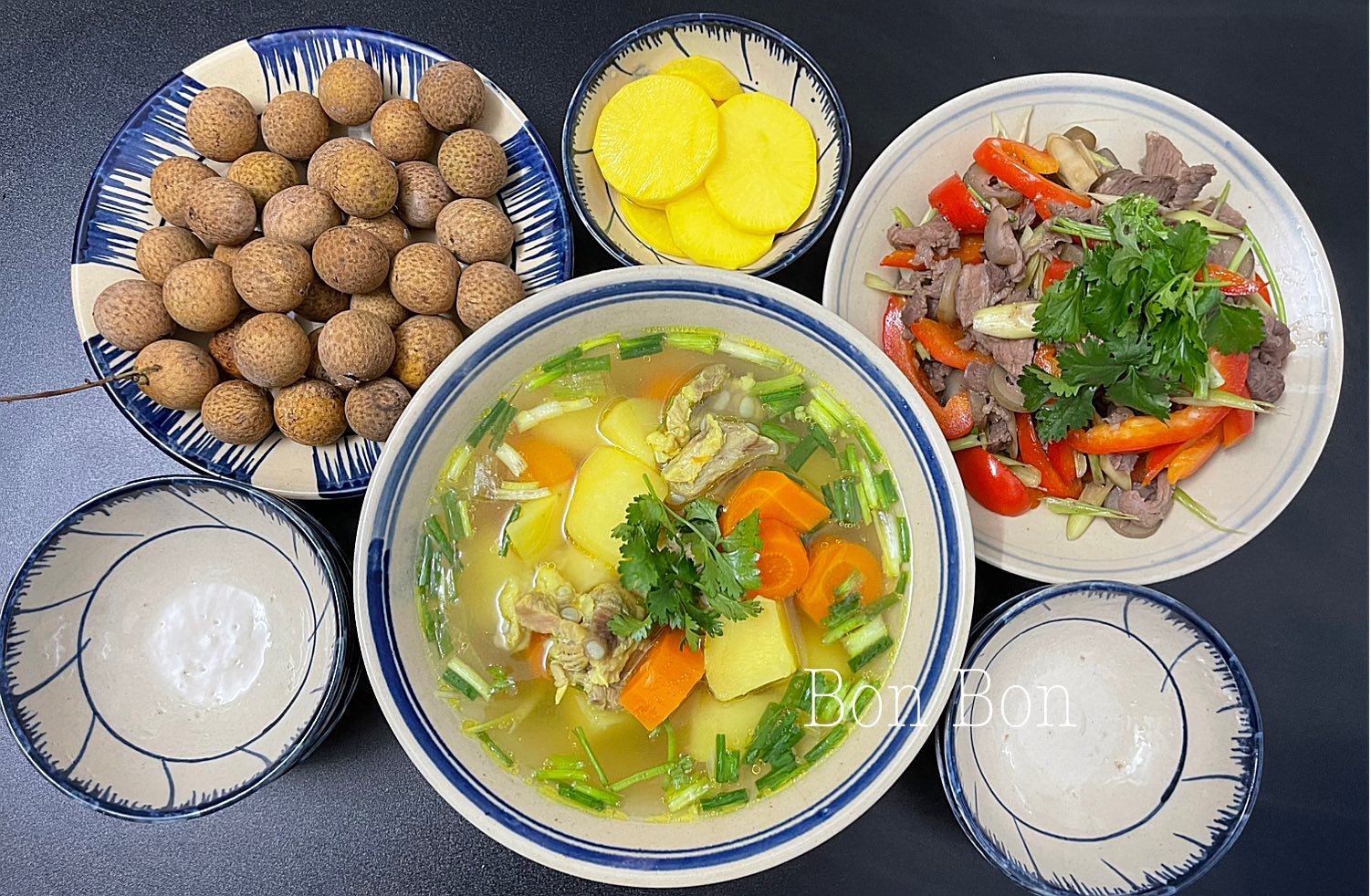 Canh sườn sụn nấu khoai tây - Củ cải muối - Thịt bê xào sả ớt