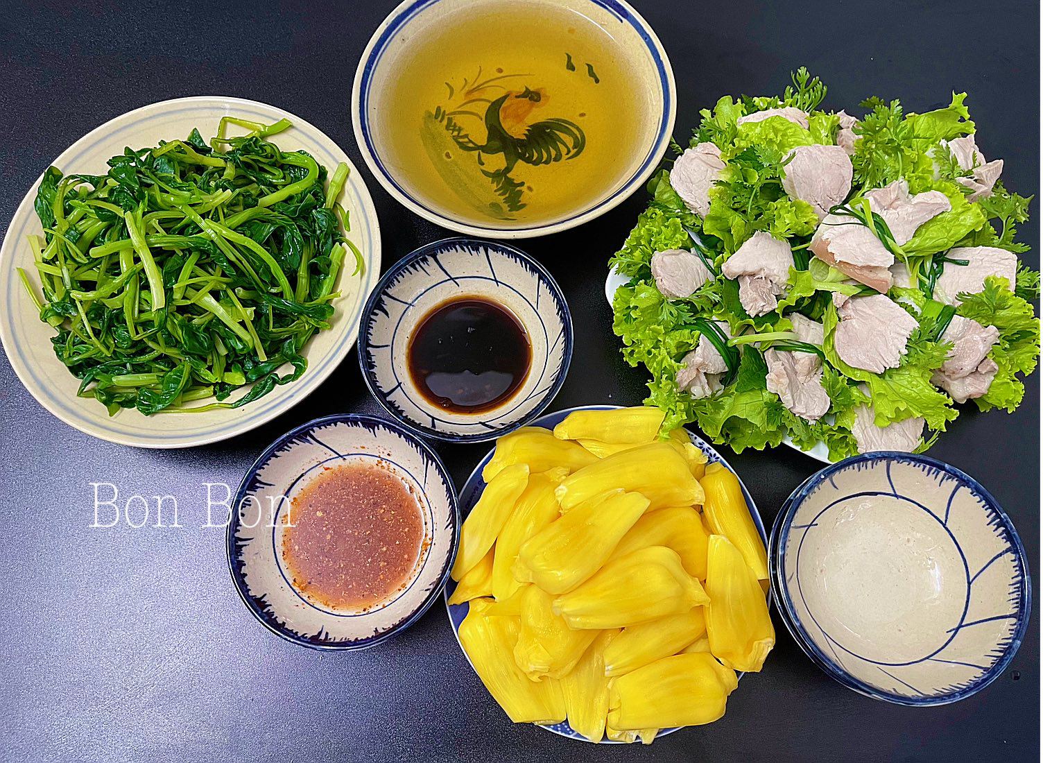 Thịt luộc cuốn hành lá - Rau cải luộc - Mít