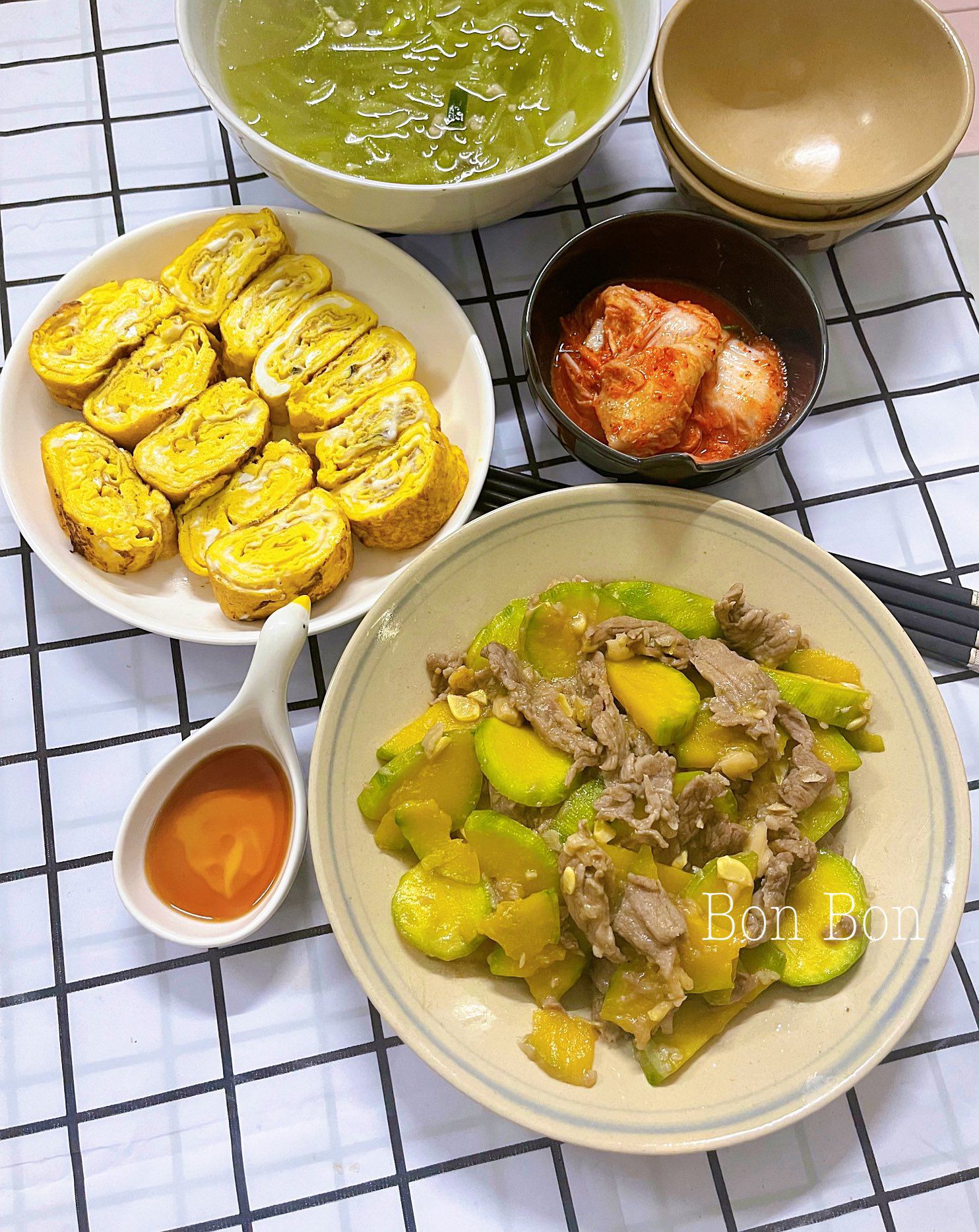 Trứng cuộn - Kim chi muối - Bí ngô xào thịt bò