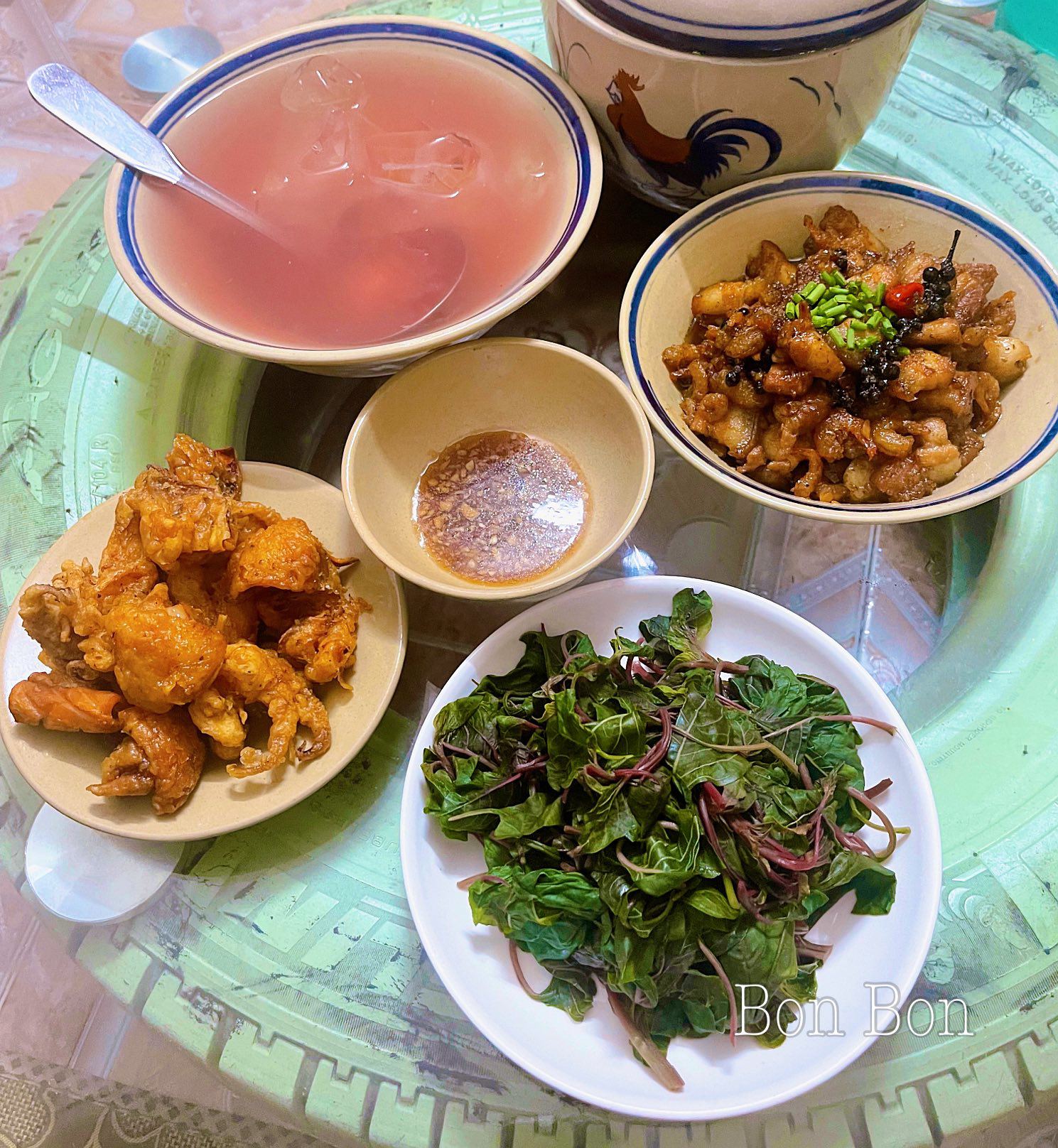 Rau dền luộc - Mực chiên bơ tỏi - Kho quẹt