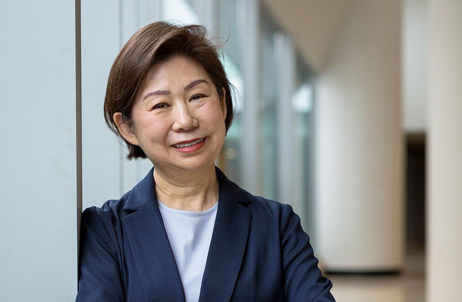 Teresita Sy-Coson là một trong những anh chị em nhà Sy, người đứng đầu danh sách 50 người giàu nhất Philippines năm 2025. 