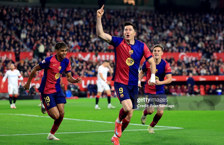 Lamine Yamal và Robert Lewandowski nhận án phạt từ UEFA