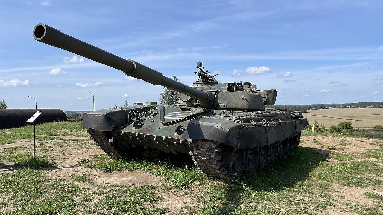 T-72A là một trong những mẫu xe tăng đời đầu, có thể cần đại tu sâu để đạt tiêu chuẩn chiến đấu hiện nay. Ảnh: Euromaidan Press.