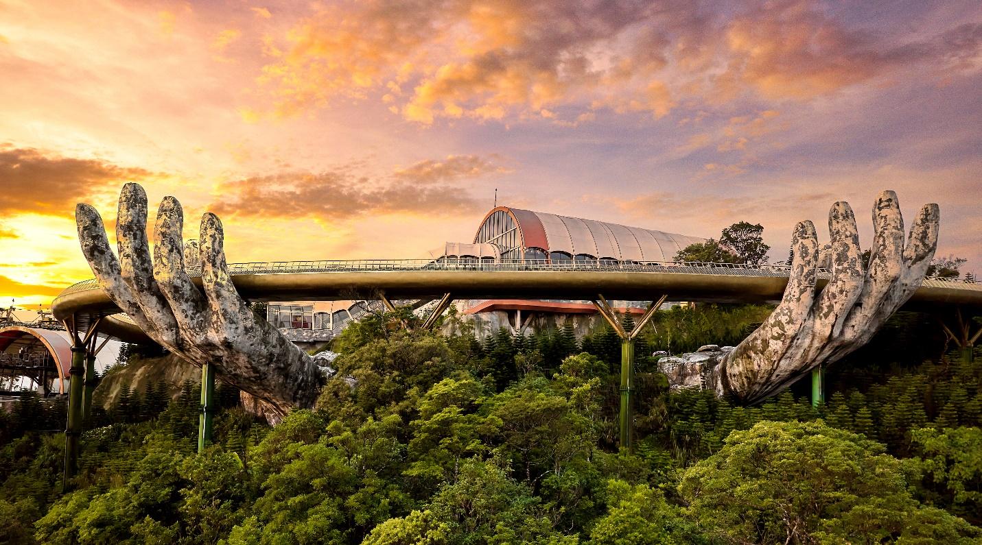 Cầu Vàng sẽ được trang hoàng bằng hàng trăm lá Quốc kỳ rực rỡ, trở thành “background” lý tưởng giữa mây trời