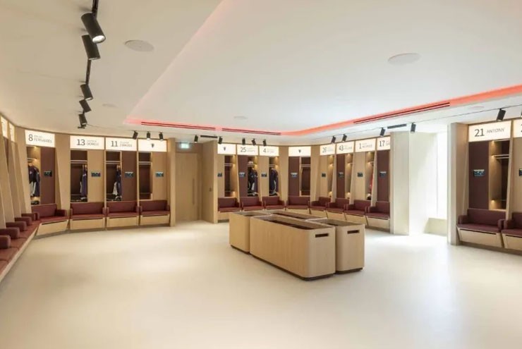 MU đại tu Carrington ngốn 1763 tỷ đồng, tỷ phú Ratcliffe "nghe lời" Ronaldo - 3