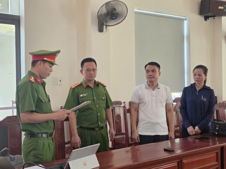 Thi hành Lệnh khởi tố bị can đối với Vũ Ngọc Liêm và Ngô Thị Tuyết