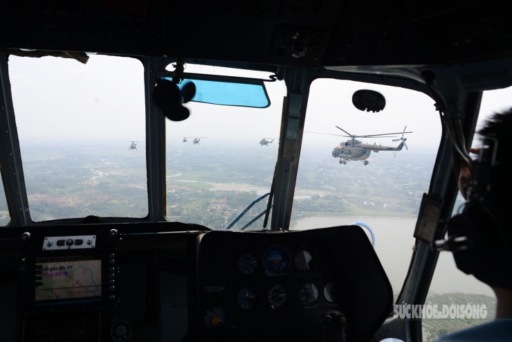 Buổi hợp luyện không chỉ thể hiện tính kỷ luật, tinh thần sẵn sàng chiến đấu của lực lượng Không quân mà còn mang đến một góc nhìn độc đáo - nơi thiên nhiên và con người cùng góp phần tạo nên vẻ đẹp của đất nước từ trên cao.