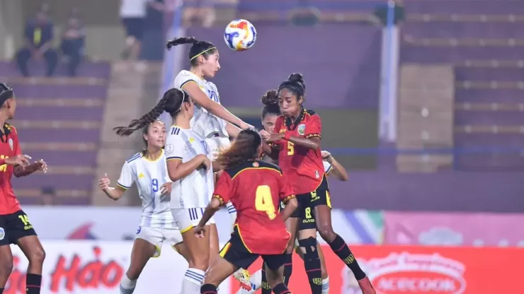 Nhà đương kim vô địch Đông Nam Á, tuyển nữ Philippines thắng dễ Đông Timor 7-0 vẫn chưa chắc vào bán kết. Ảnh: CCT.