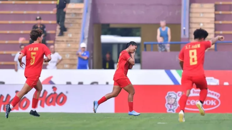 Các cô gái Myanmar bất ngờ thắng U-23 Úc đã khiến cho cuộc chiến ở bảng B trở nên khó lường. Ảnh: CCT.