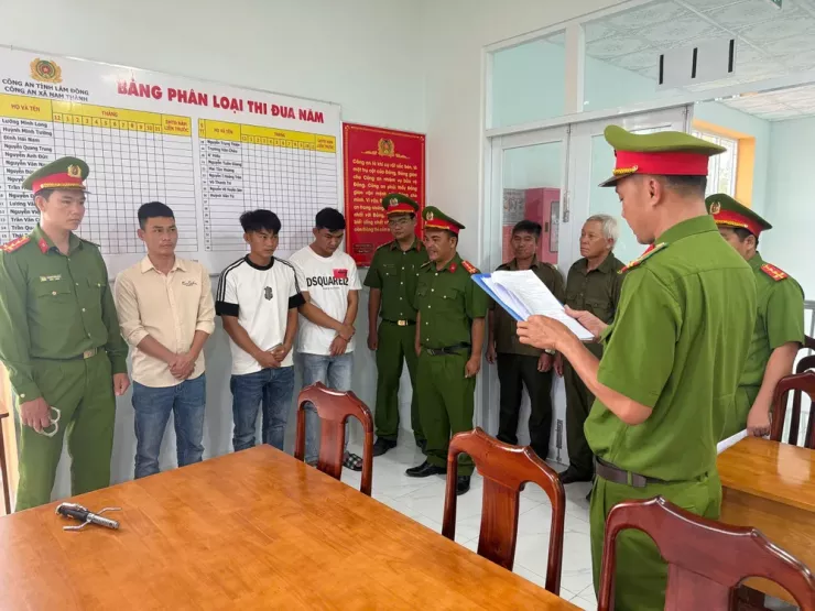 Cơ quan điều tra công bố quyết định khởi tố và lệnh bắt giam 3 bị can tấn công chủ quán karaoke và nhân viên, tiếp viên quán karaoke Ruby.