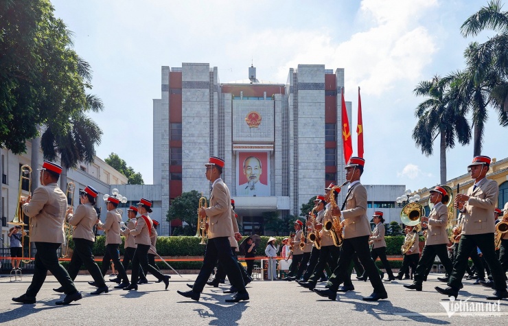 Đoàn nhạc Bộ Tư lệnh Hiến binh Vương quốc Campuchia biểu diễn.
