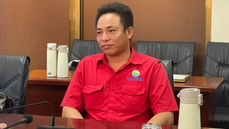 Anh Lê Văn Tí Hon, tài xế taxi tại buổi khen thưởng của UBND đặc khu Côn Đảo. Ảnh: LH