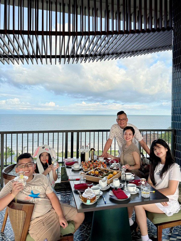 Tổ ấm viên mãn của nàng hậu 8X.
