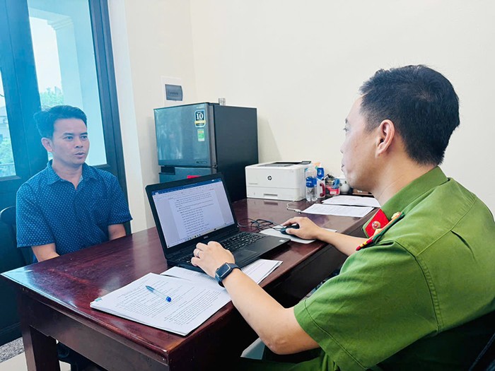 Cơ quan CSĐT làm việc với Nguyễn Văn Mạnh,.