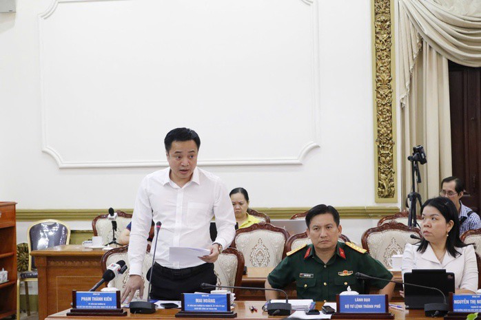 Trung tướng Mai Hoàng, Giám đốc Công an TP HCM, phát biểu tại phiên họp