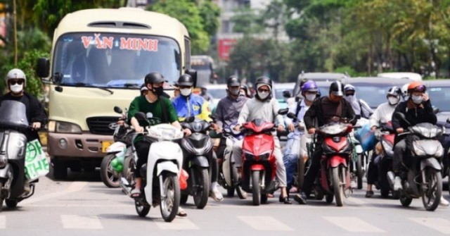 Nắng nóng gay gắt giữa mùa Thu ở miền Bắc kéo d...
