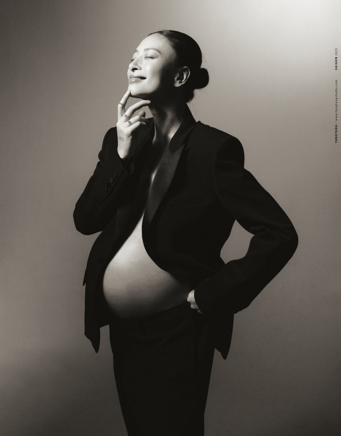 Từ khi công khai tin vui, Ngô Thanh Vân cởi mở về thai kỳ và cho biết được ông xã Huy Trần hết lòng chăm sóc. Anh không chỉ động viên tinh thần, luôn ở bên cô những lúc mệt mỏi mà còn thường xuyên vào bếp nấu nướng cho cô những món ăn đảm bảo dinh dưỡng.