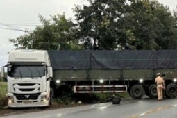 Xe đầu kéo mất lái trên quốc lộ, ba người thương vong