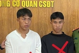 Sau bữa rượu ốc, 2 nam thanh niên rủ 2 bé gái 12 và 13 tuổi thuê phòng nghỉ quan hệ tình dục