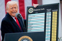 Kinh doanh - Ông Trump cảnh báo “đại suy thoái” nếu tòa bác bỏ thuế quan
