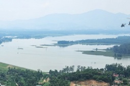 Đồng Mô tuyệt đẹp nhìn từ ô cửa trực thăng