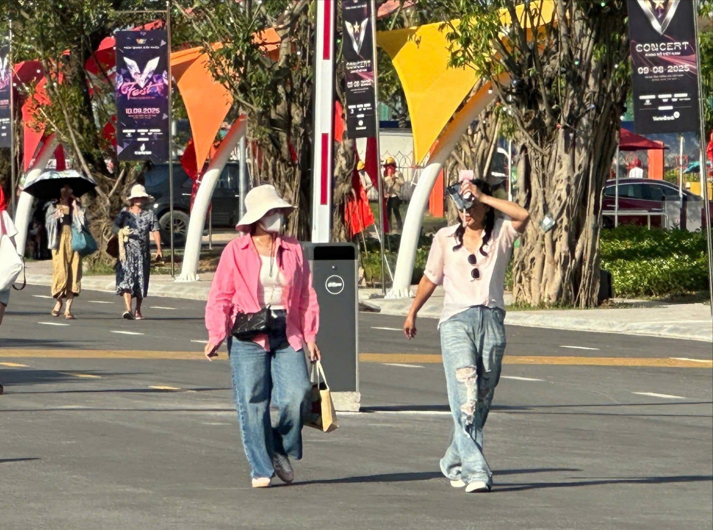 Biển người đổ về Đông Anh - 4