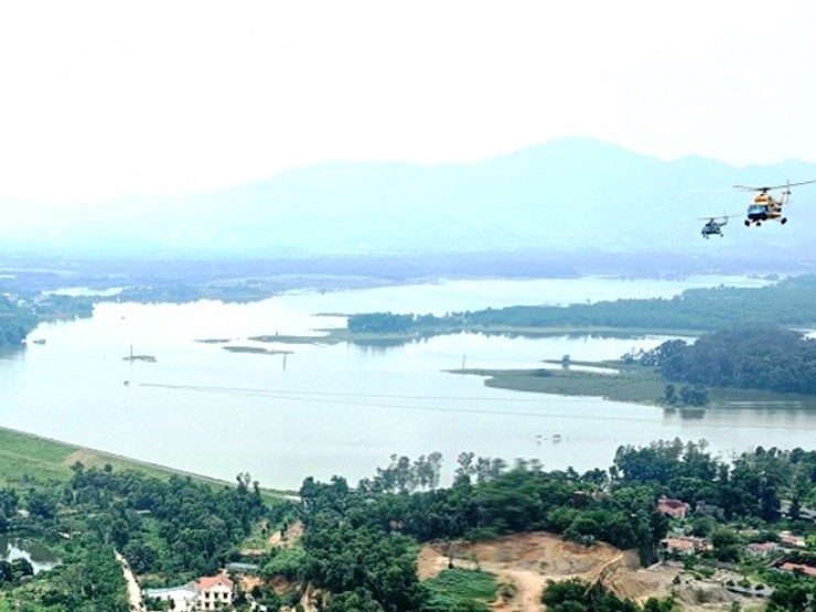 Đồng Mô tuyệt đẹp nhìn từ ô cửa trực thăng
