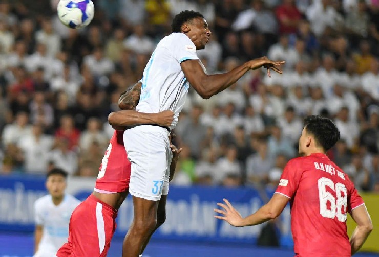 Chỉ ít phút góp mặt, tiền đạo người Anh lập tức thể hiện sự khác biệt