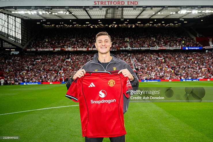 MU so tài Fiorentina: "Bom tấn" Mbeumo - Matheus Cunha thi đấu ra sao? - 4