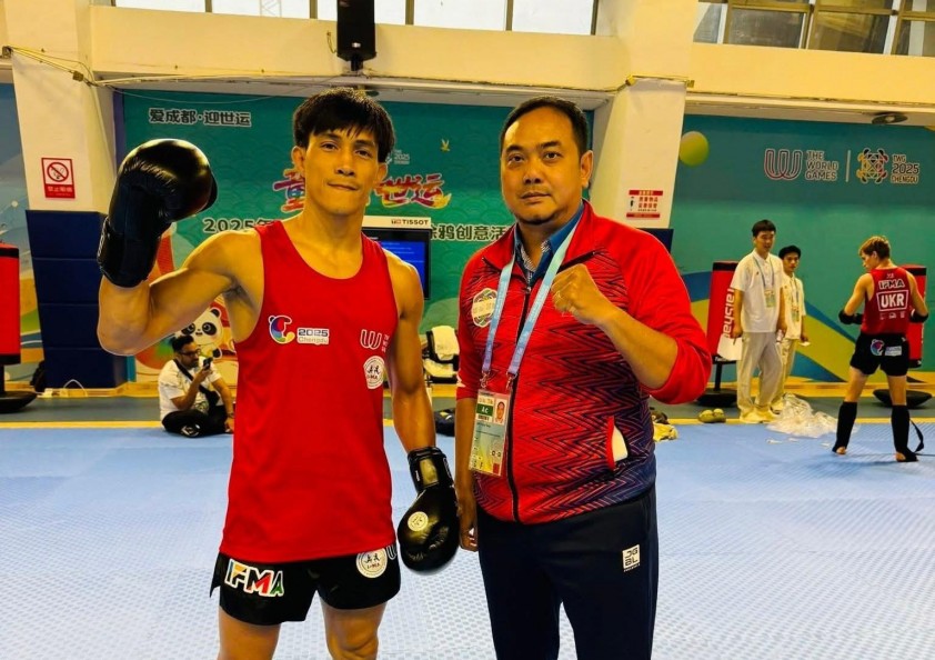 Duy Nhất (bên trái) sẽ tranh HCĐ Muay Thái hạng 57 kg vào ngày mai, 10/8