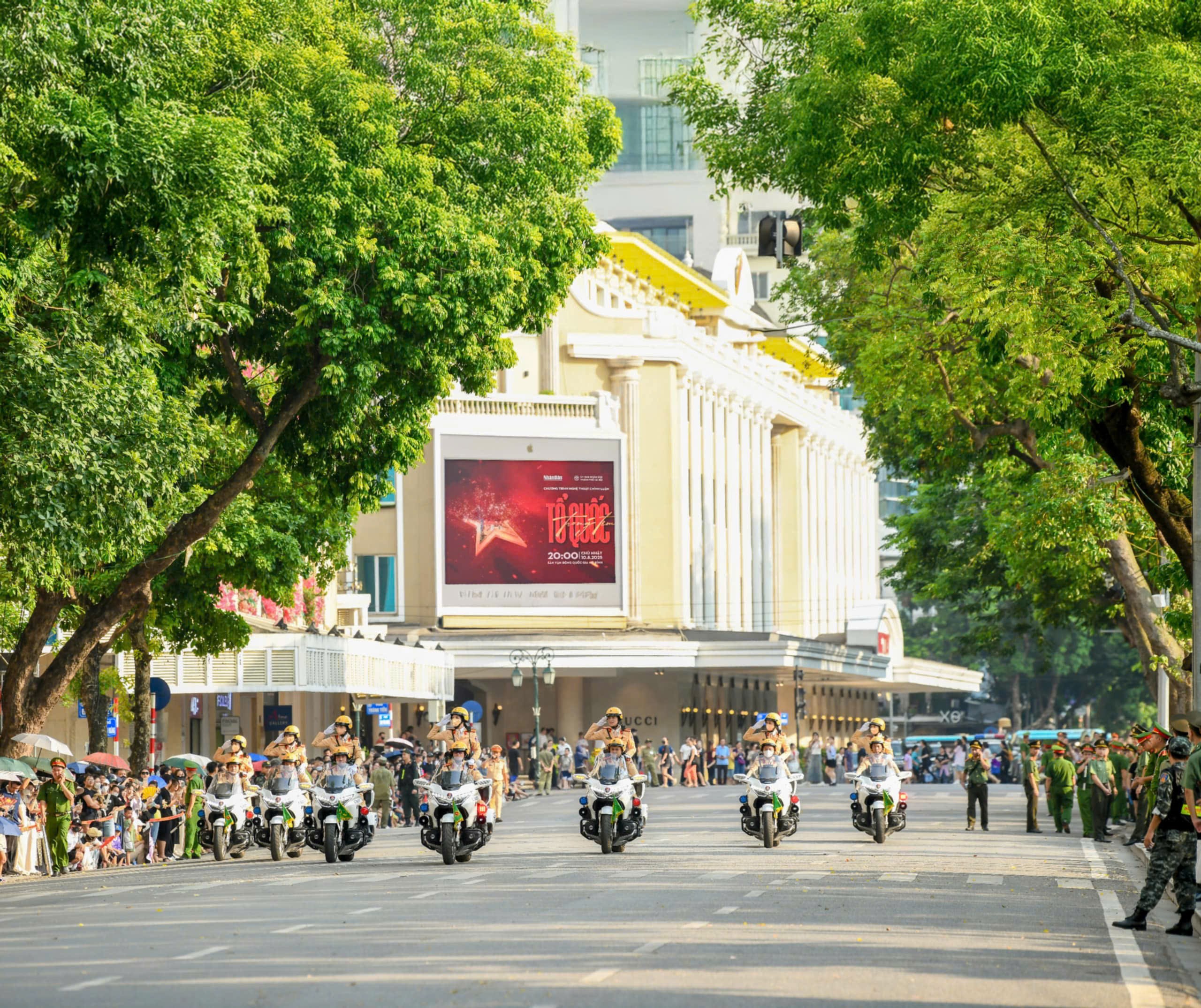 Sáng nay (9/8), khối  Cảnh sát giao thông tham gia lễ khai mạc Nhạc hội Cảnh sát thế giới 2025 tại phố đi bộ Hồ Gươm (Hà Nội), do Bộ Công An tổ chức. 