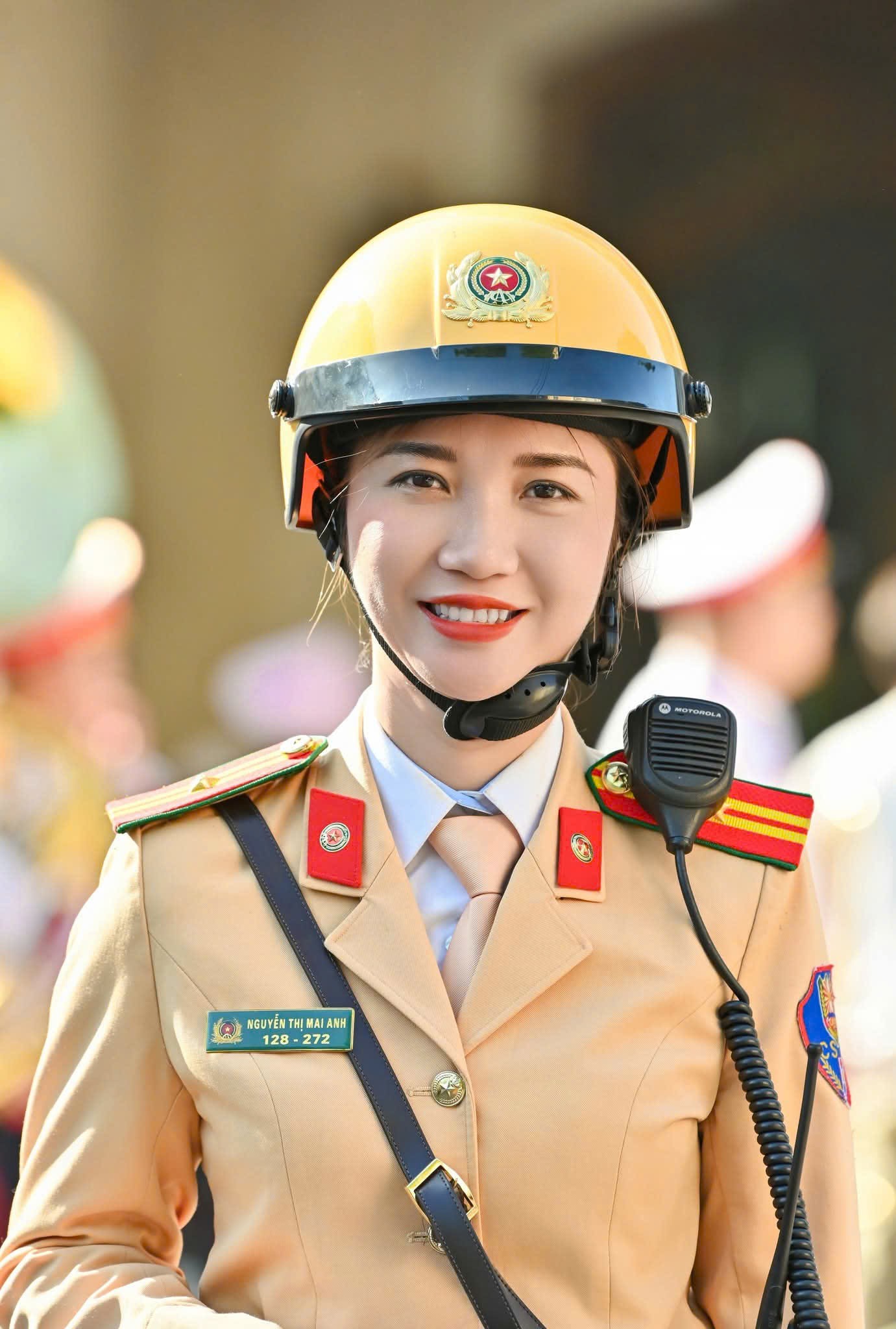 Thiếu tá Nguyễn Thị Mai Anh (công an phường Cầu Giấy) cho biết, các chiến sỹ trong đội dẫn đoàn tập luyện trong vòng 10 ngày và sáng nay đã có mặt từ 6h để chuẩn bị cho chương trình.