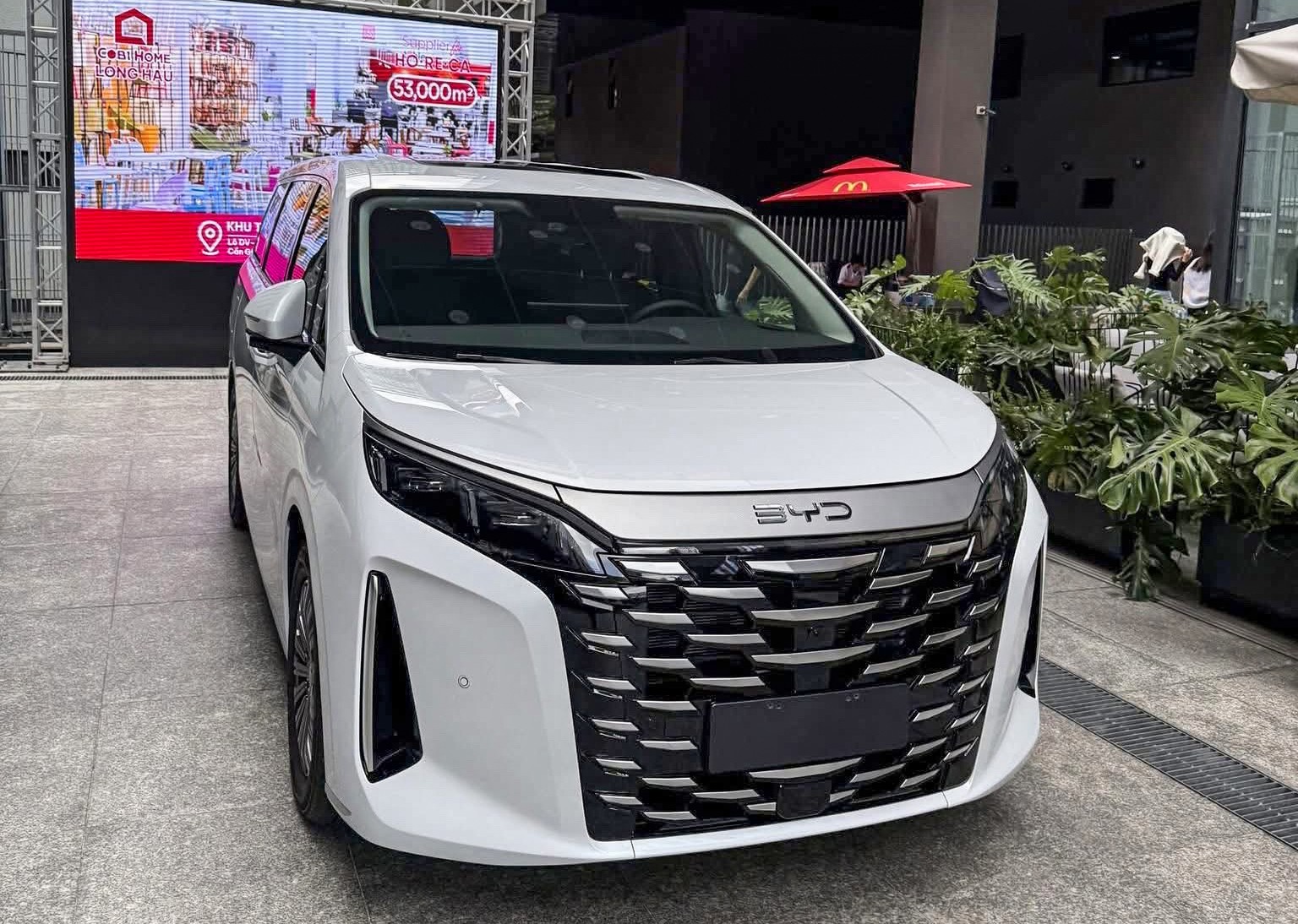 Thêm mẫu xe MPV mới về VN, KIA Carnival thêm đối thủ mới - 1
