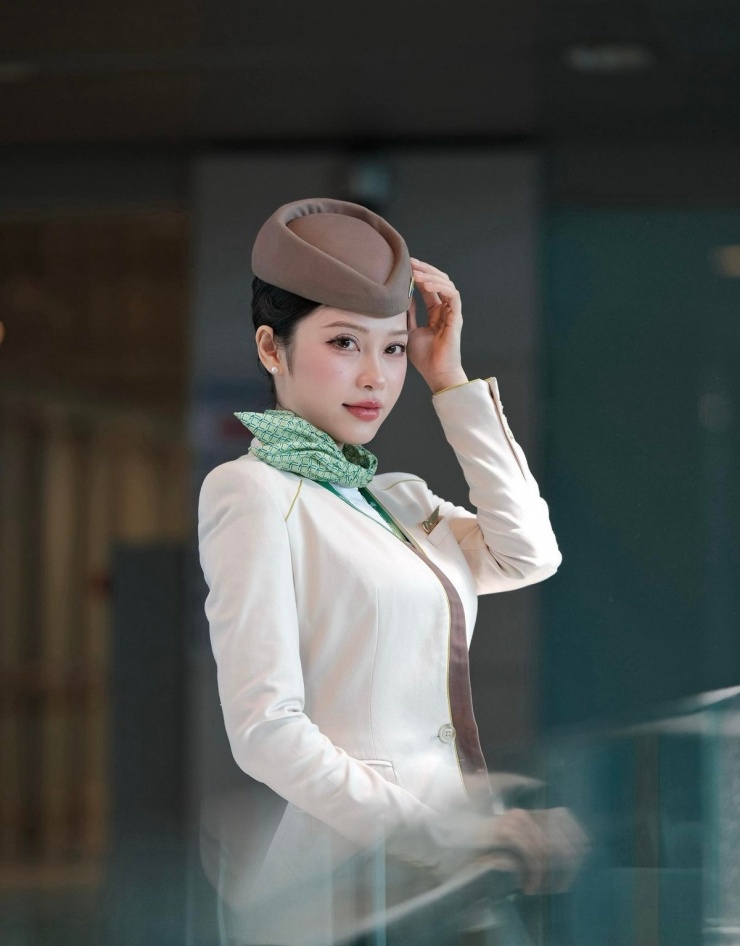 Nhắc đến dàn tiếp viên hàng không vừa xinh đẹp, vừa đa tài, Nguyên Thảo là một trong những cái tên nổi bật, nhận được nhiều sự yêu mến từ dân mạng.(Ảnh: FBNV)
