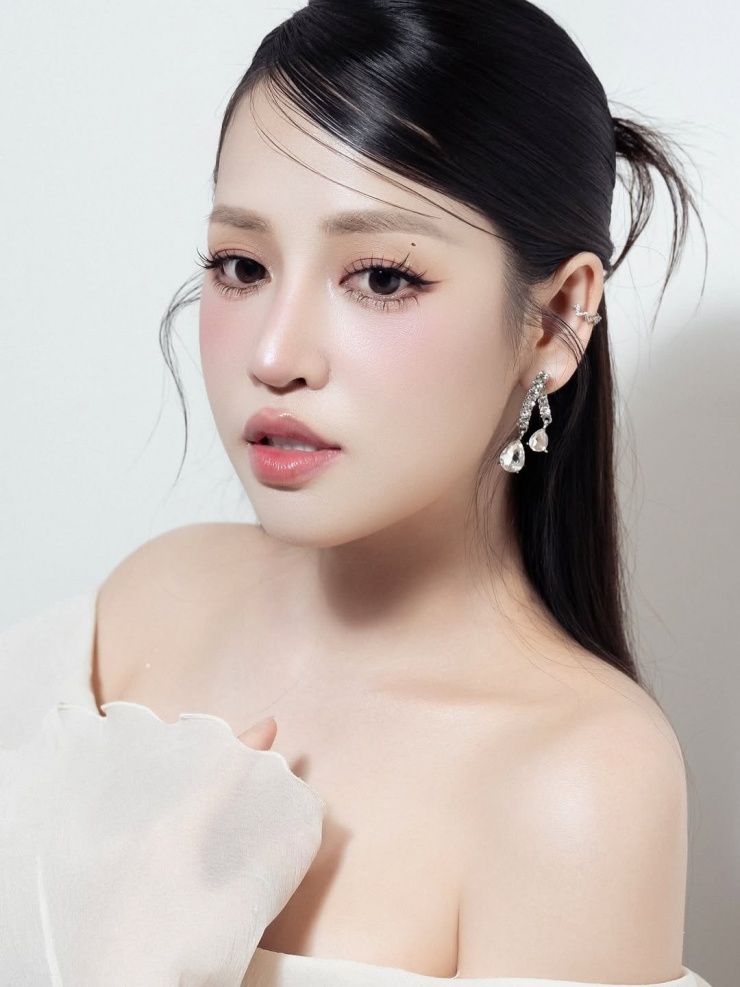 Sau 3 tháng sinh con đầu lòng, Puka liên tục tham gia các sự kiện. Ảnh: Instagram Puka.
