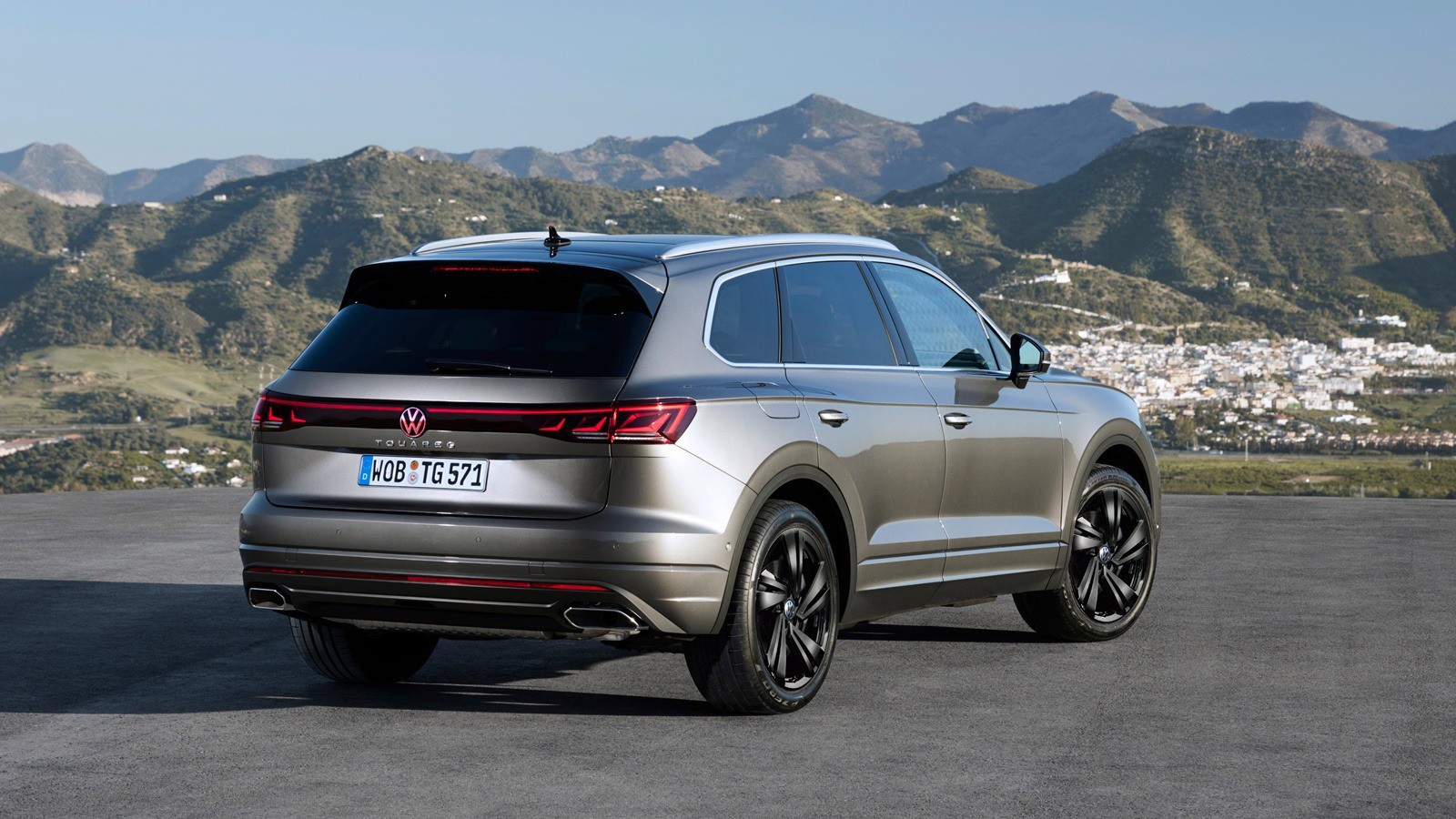 Phiên bản Touareg Highline có giá bán 3,099 tỷ đồng.