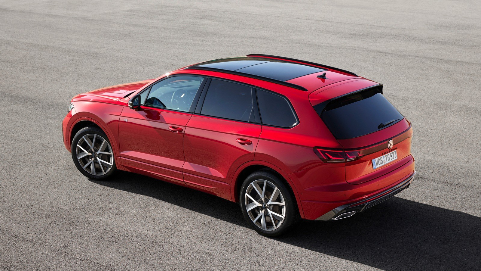 Phiên bản Touareg R-Line có giá bán 3,399 tỷ đồng.